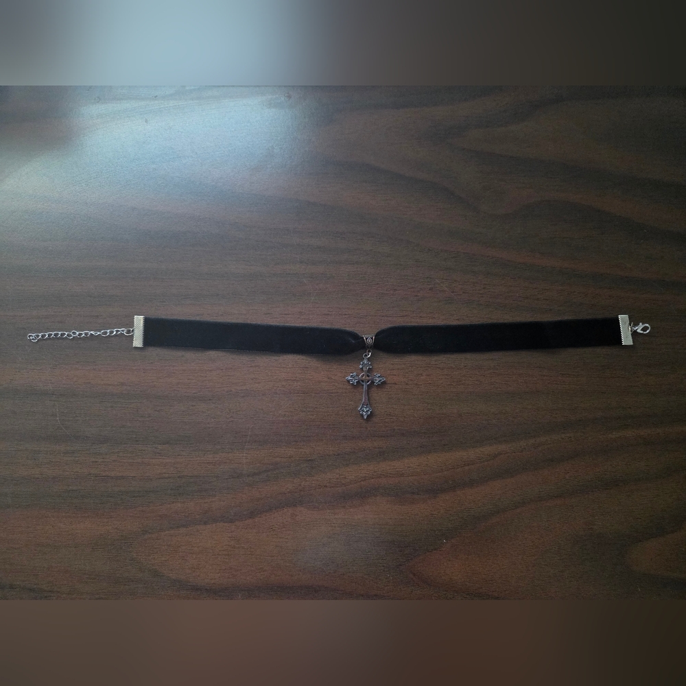 NWT Black Velvet Cross Pendant Choker